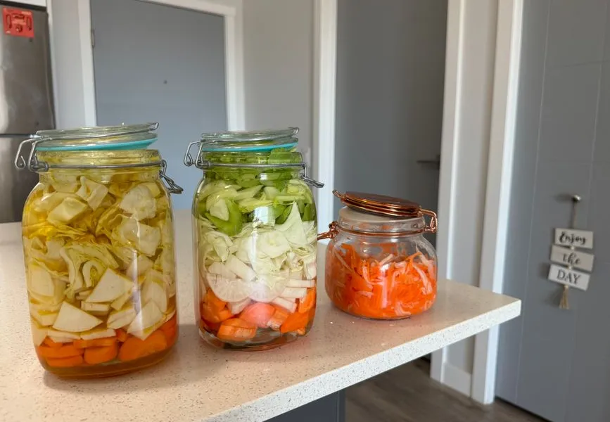 Les bases de la lacto-fermentation maison, du sel aux pots.